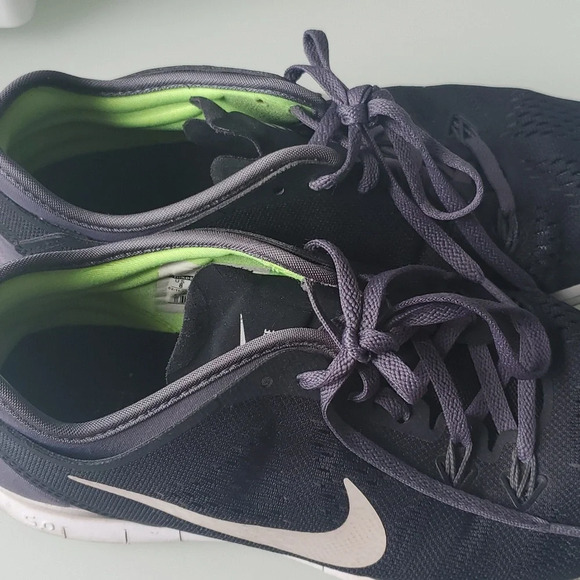 Nike Free TR Fit 5 Women's Size 8 Black Sneakers - Picture 5 of 7